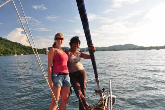 Com a Glória, a nossa grande cozinheira nesses 5 dias no barco de Cartagena à Portobelo, no Panamá